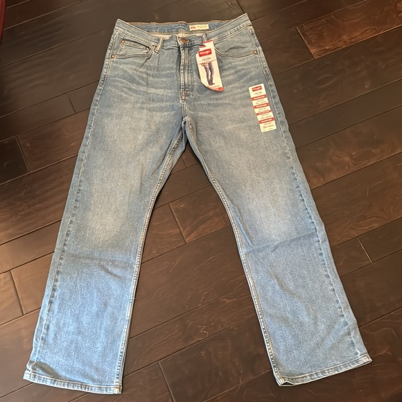 Wrangler relaxed boot cut NWT 34/30 - Picture 4 of 9